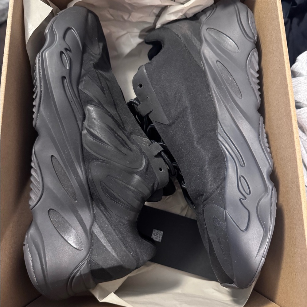 Yeezy 700 Black Athletic